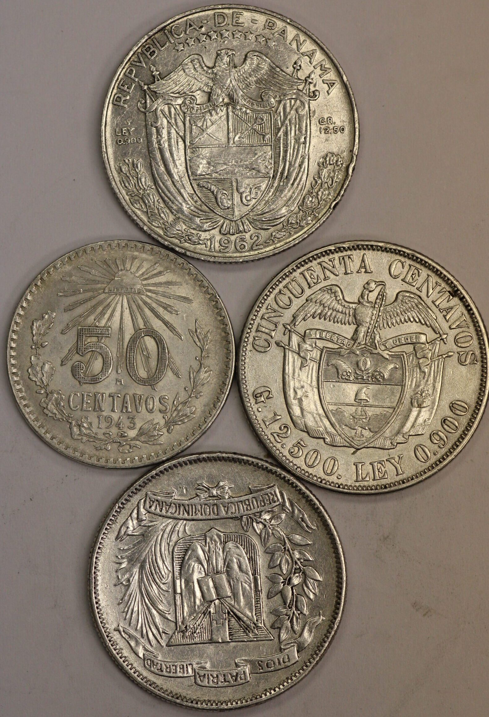 Four Latin American Silver 50 Centavos Coins Dominican Republic, Columbia, Panama & Mexico - Image 2