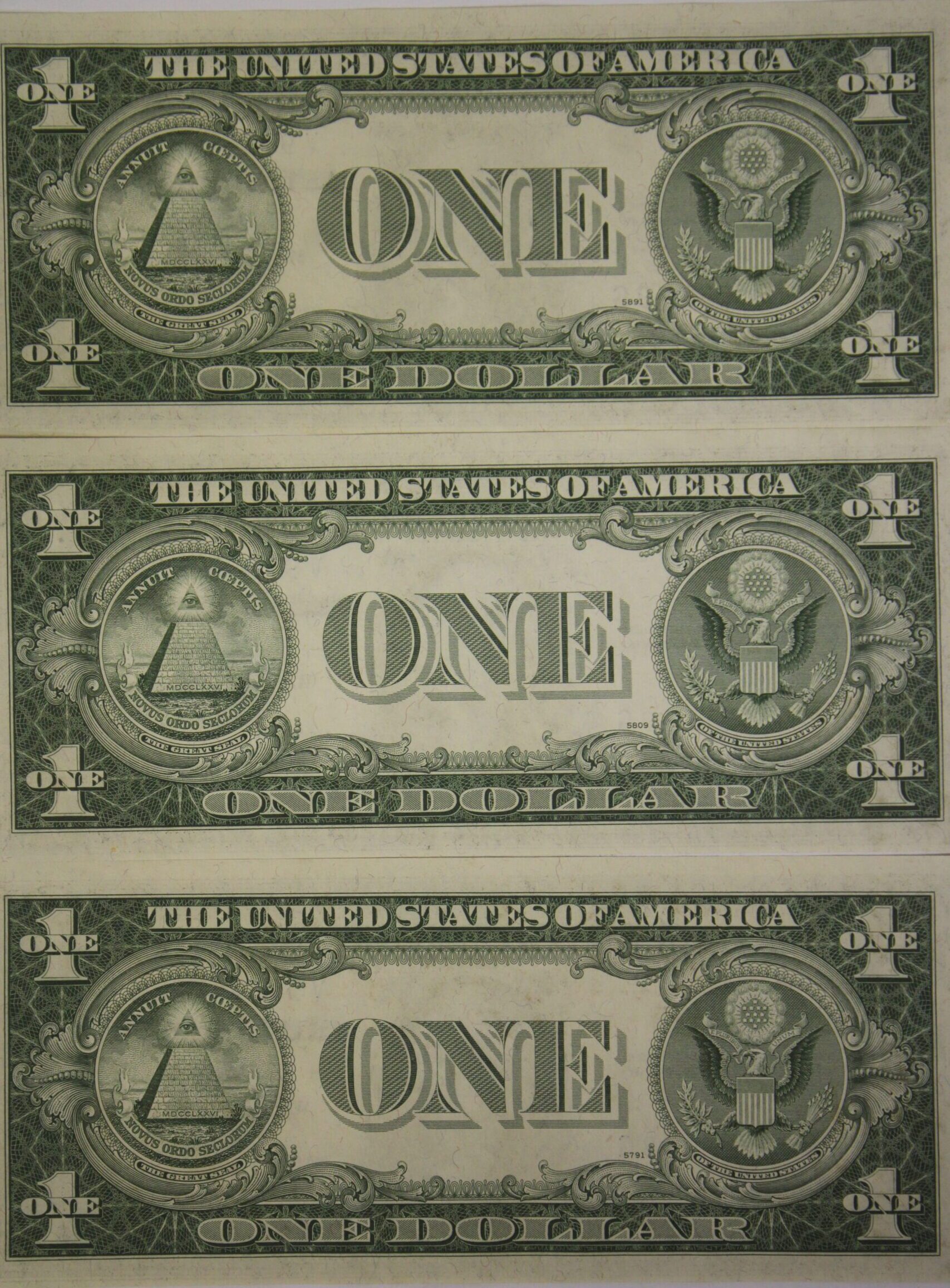 Three 1935-E One Dollar Silver Certificates Consecutive Serial Numbered Uncirculated - Image 2