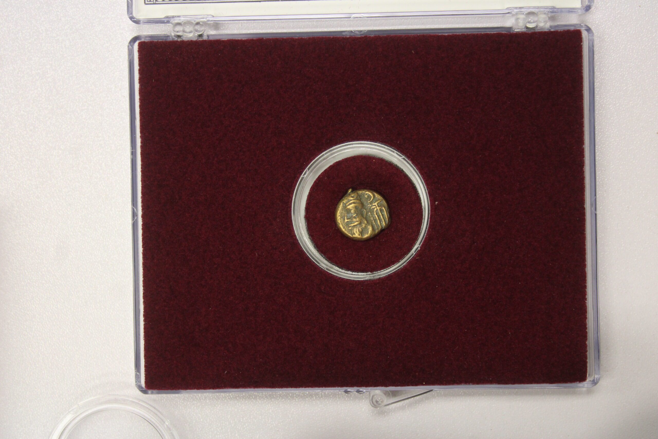 Auctions - 100 - 300 AD Bronze Drachm - Coins Of The Hanging Gardens Of Babylon - Image 4