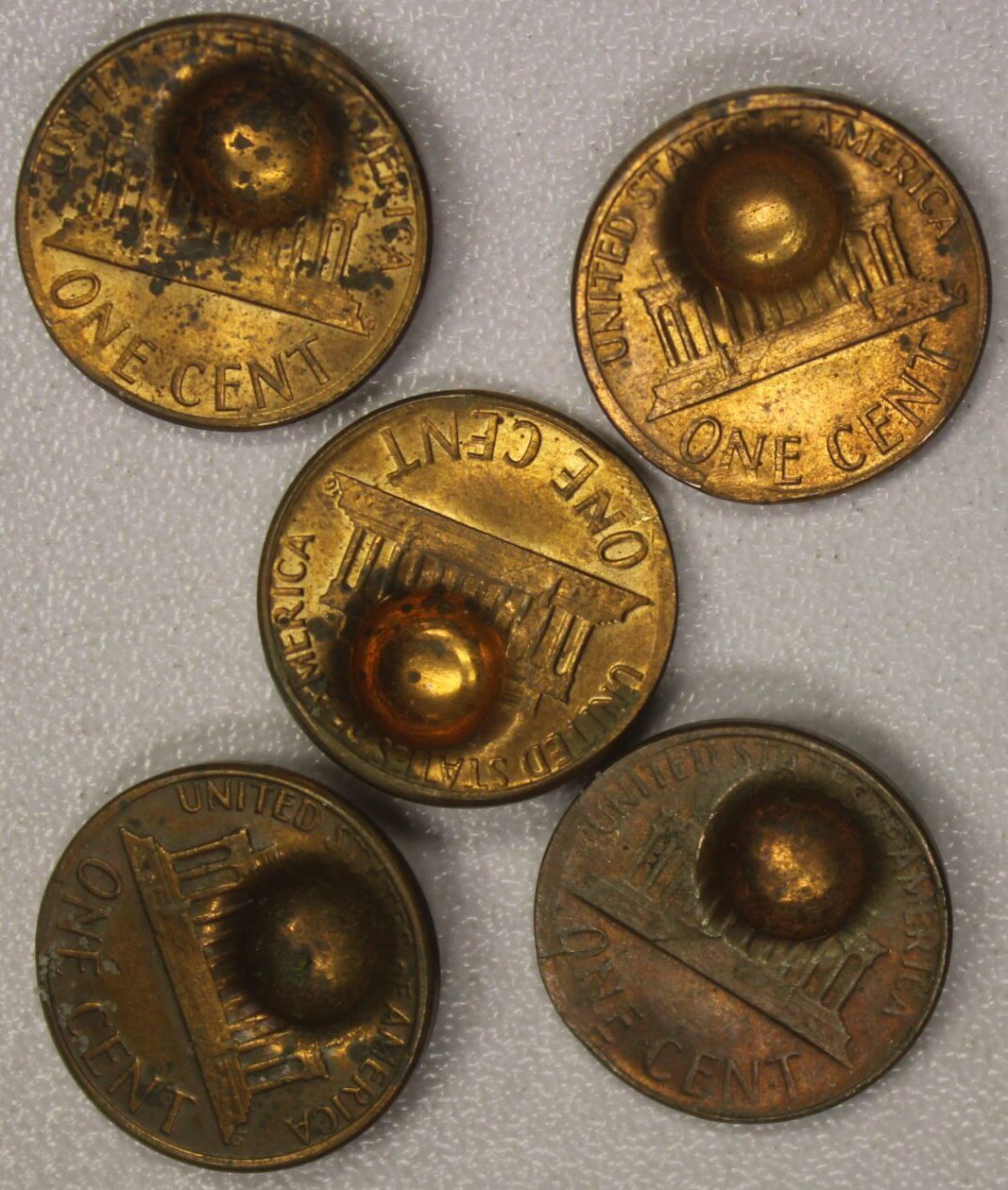 AUCTION- 1977 & 1978 Lincoln Cents (5) Counterstamped with Masonic Symbol - Image 2