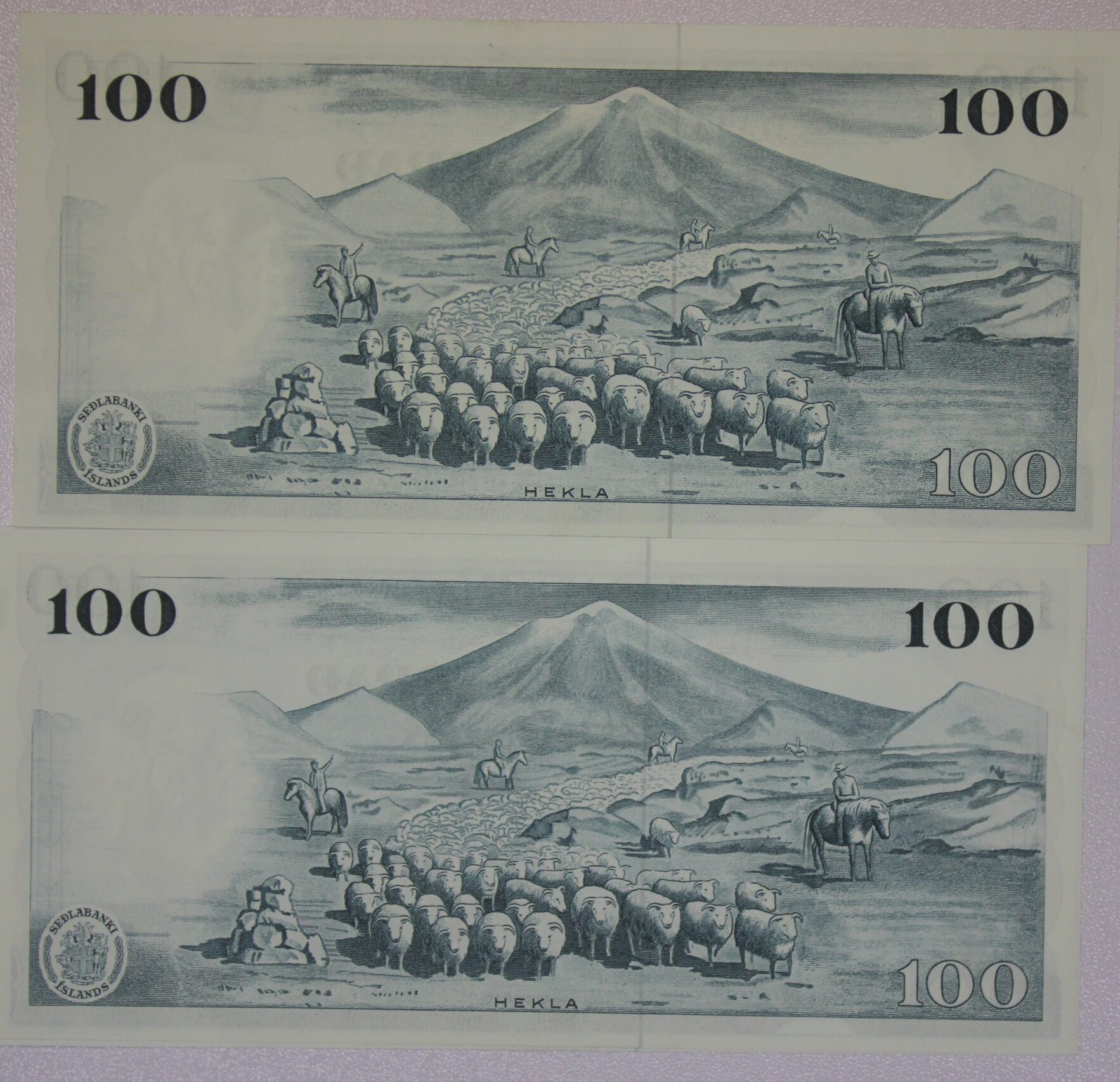 AUCTION- 1961 Iceland (Sedlabanki Islands) Two 100 Kronur Notes Consecutively Numbered - Image 2
