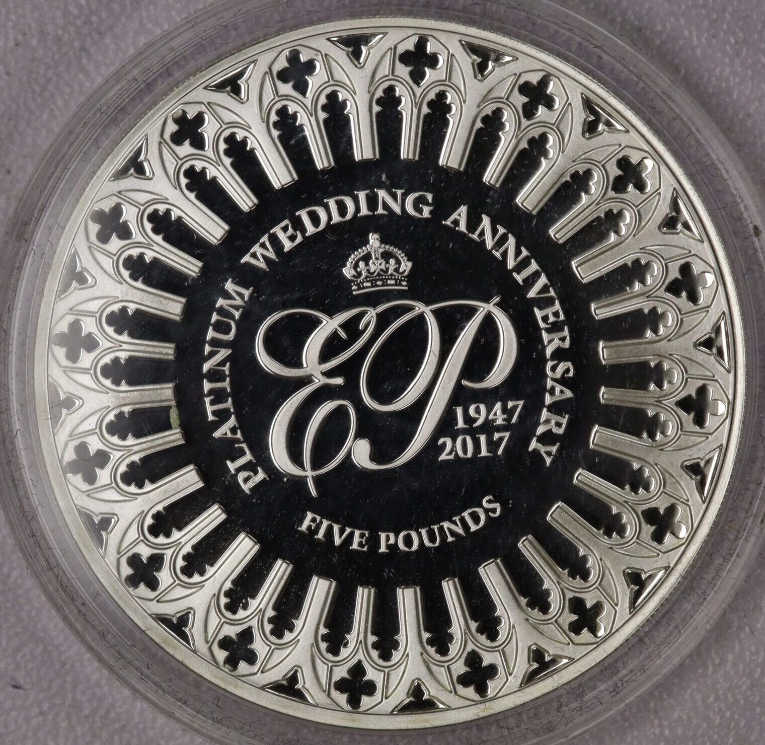 2017 Guernsey 5 Pounds Platinum Wedding Anniversary Silver Proof - Image 2