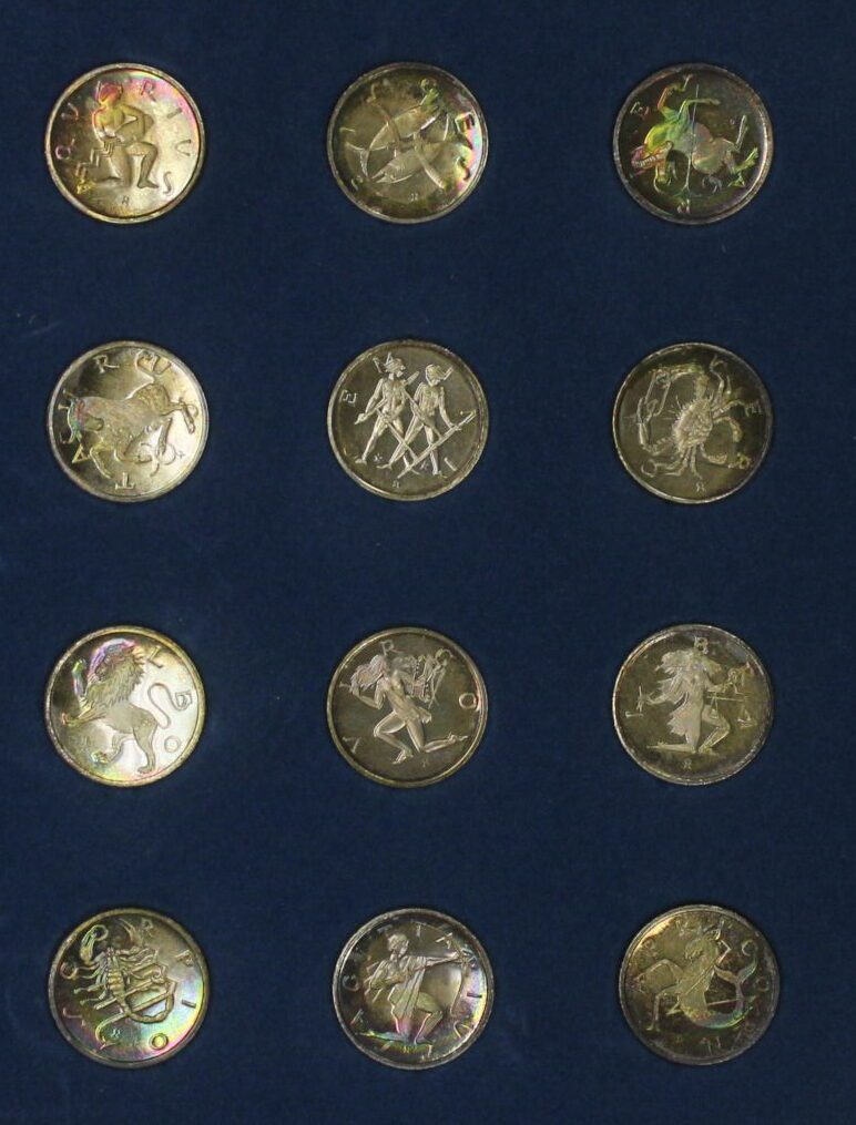 AUCTION- 1970 Franklin Mint Complete Set of 12 One Gram Zodiac Silver Rounds - Image 3